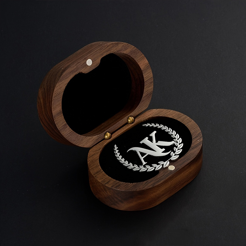 Spilla Personalizzata con Iniz - Brooch Pin Gold recensione e prezzo