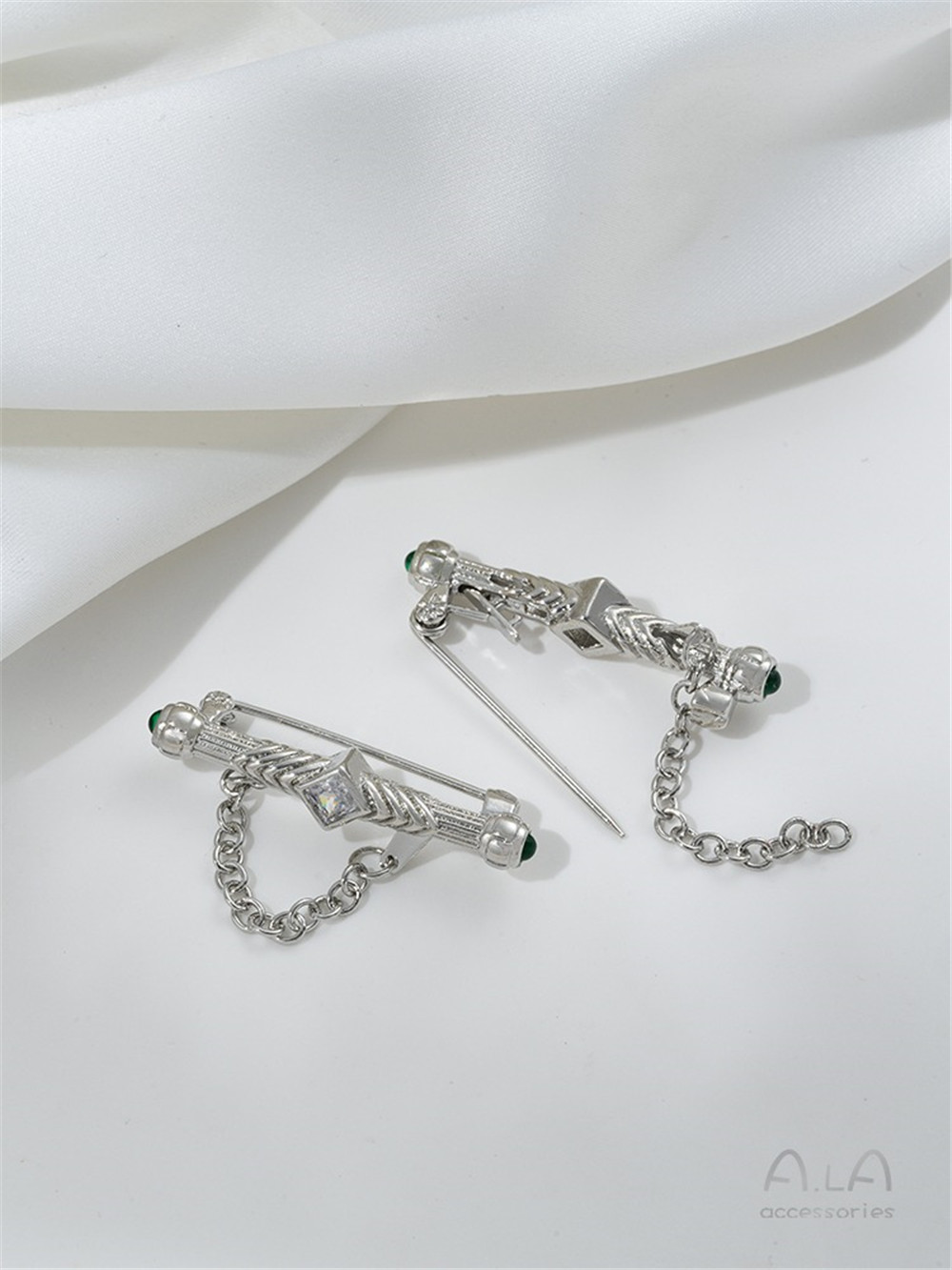 Spilla scanalata con zirconi i - Brooch Pin Gold recensione e prezzo