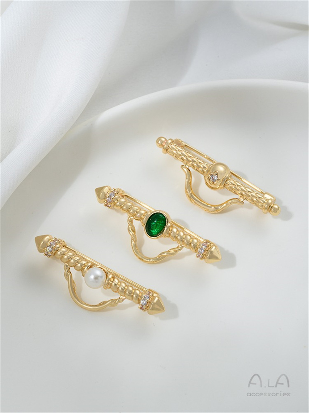 Spilla scanalata con zirconi i - Brooch Pin Gold recensione e prezzo